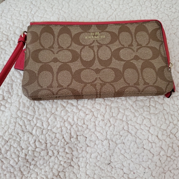 Coach Handbags - Coach wristlet